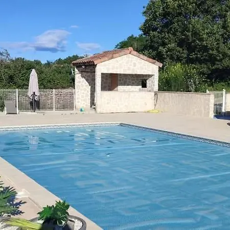 مكان تخييم Domaine La Cheneraie Mirabel (Ardeche)